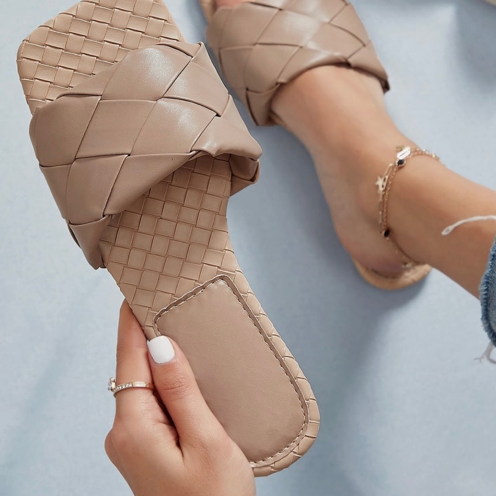 Nude braided trendy sandals